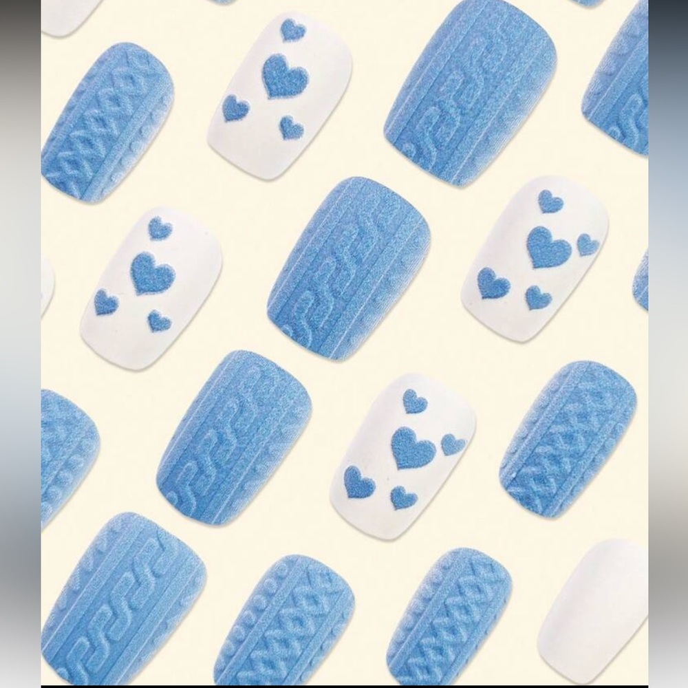 Argyle Love Blue & White Press On Nail Set NEW 🏷️ - Picture 3 of 3